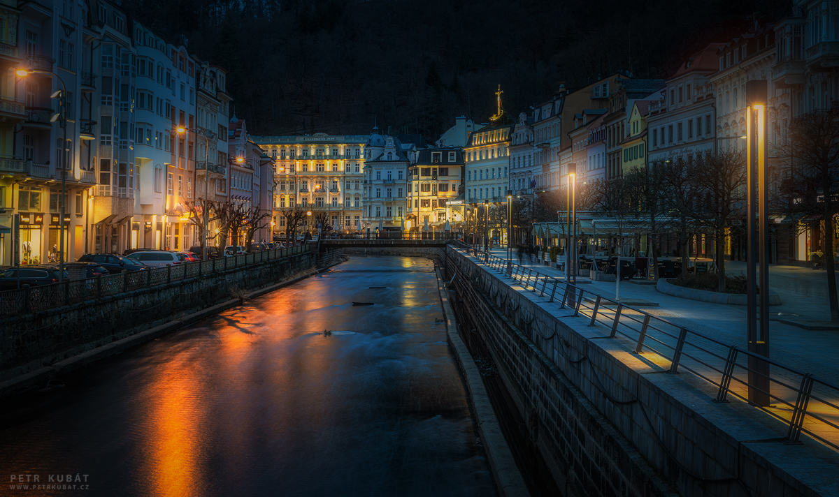 Noční Karlovy Vary