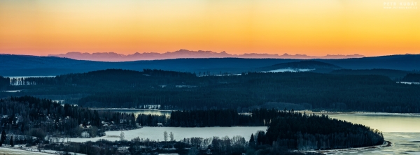 Lipenské jezero a Alpy